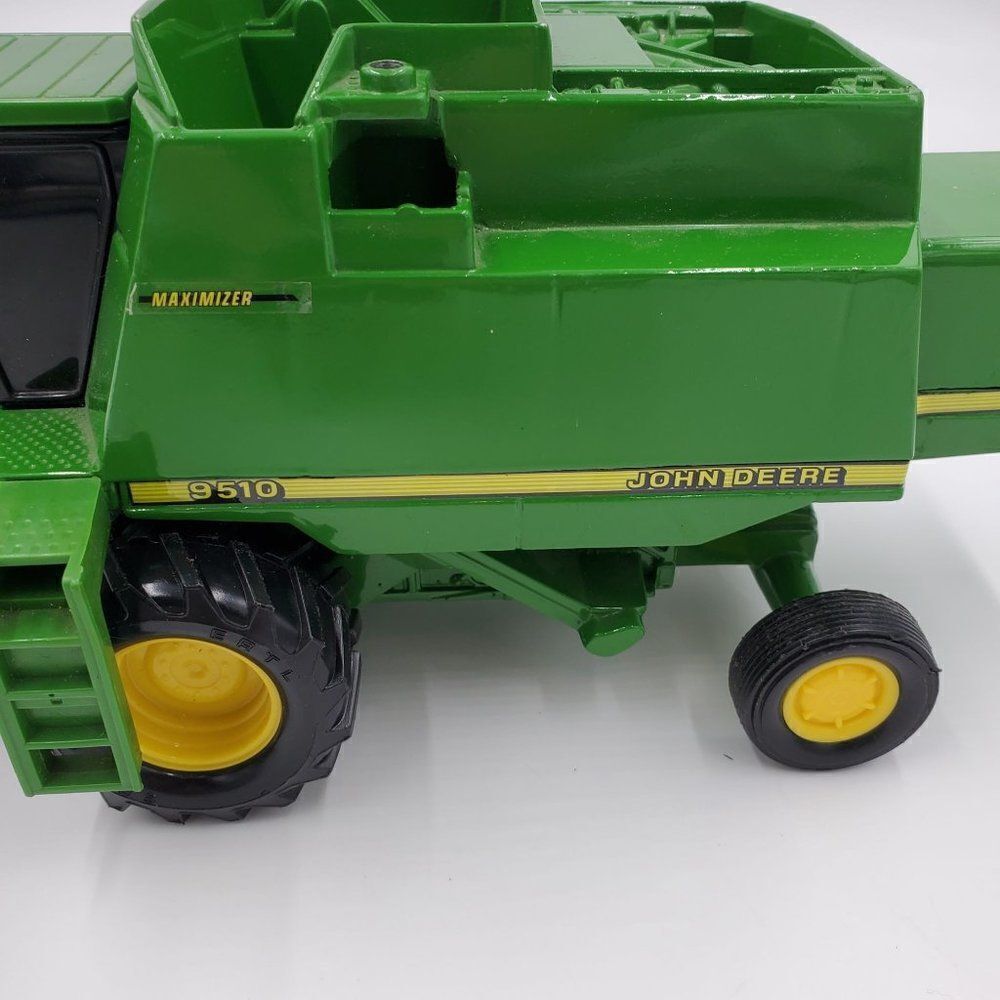 Vintage ERTL John Deere 9510 Maximizer Combine With Corn Header - Picture 2 of 8